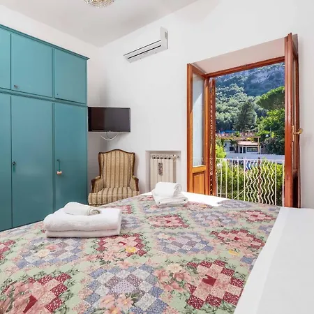 アパート Maison Rosa メタ