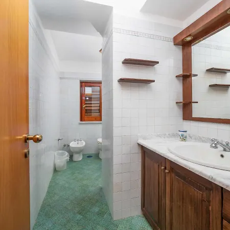 アパート Maison Rosa メタ